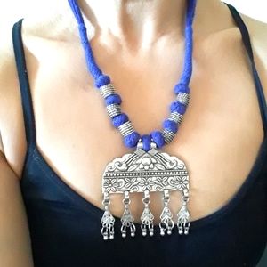 EXOTIC BOLD PENDANT NECKLACE